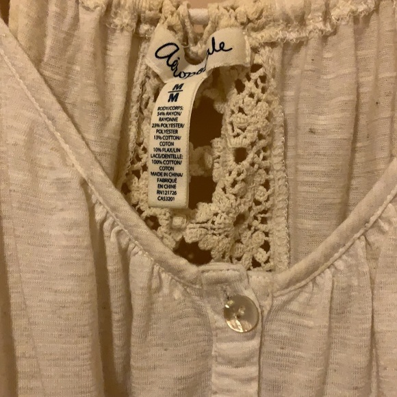 Flowy Open-backed Tank Top with Buttons - Picture 4 of 4